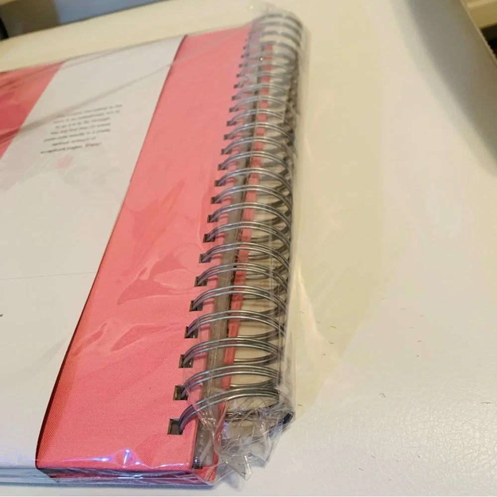 New Heidi Swapp 12x12” pink spiral scrapbooking album w/ page protectors HTF